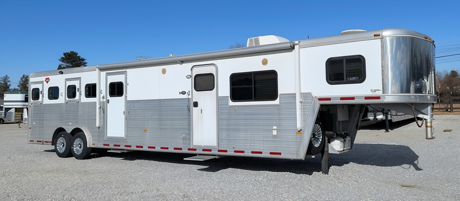 Used Gooseneck Horse Trailer 2005 Hart Horse Trailers 4H 12′ LQ