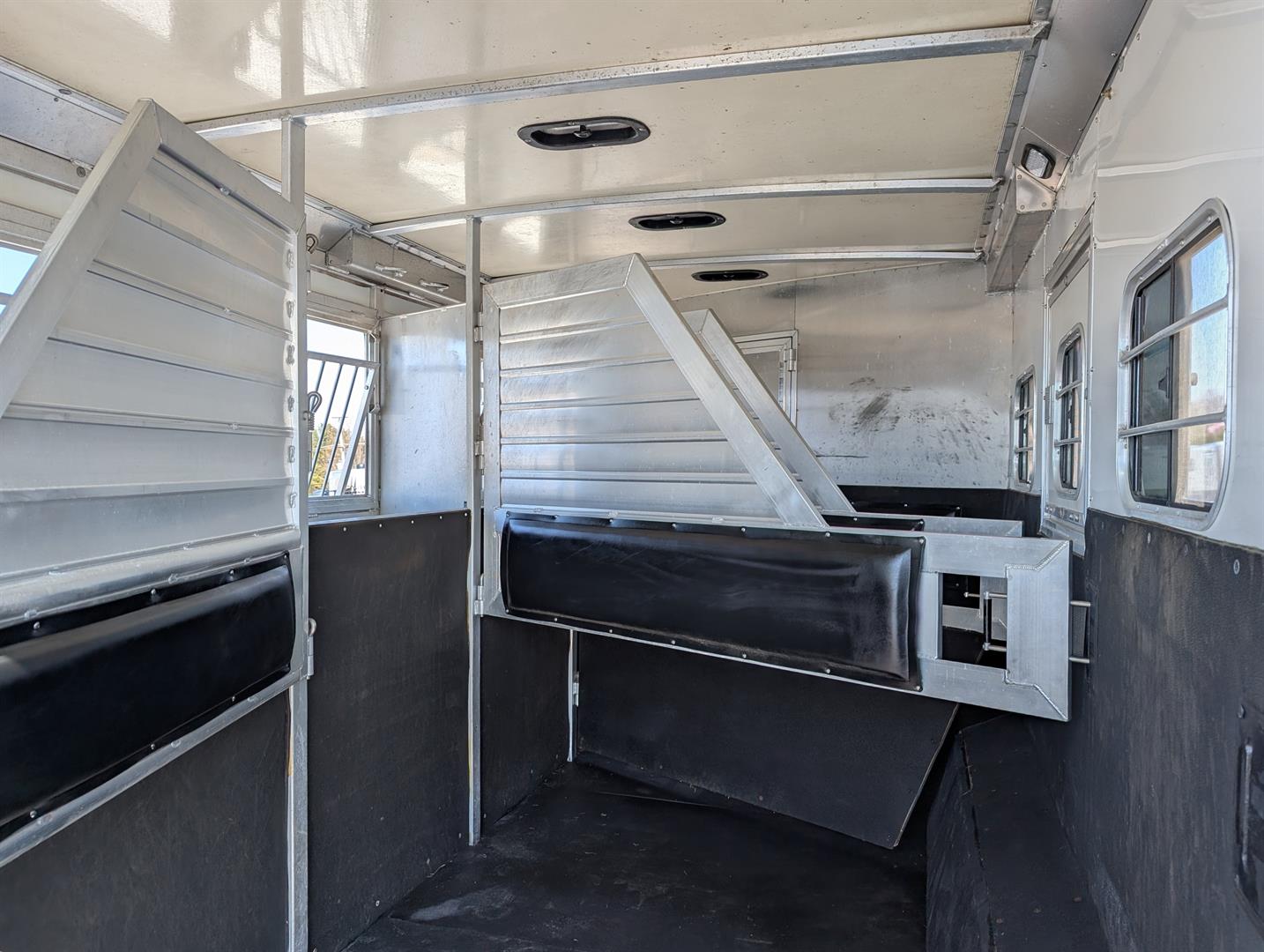 Used Gooseneck Horse Trailer 2005 Hart Horse Trailers 4H 12' LQ - Image 12