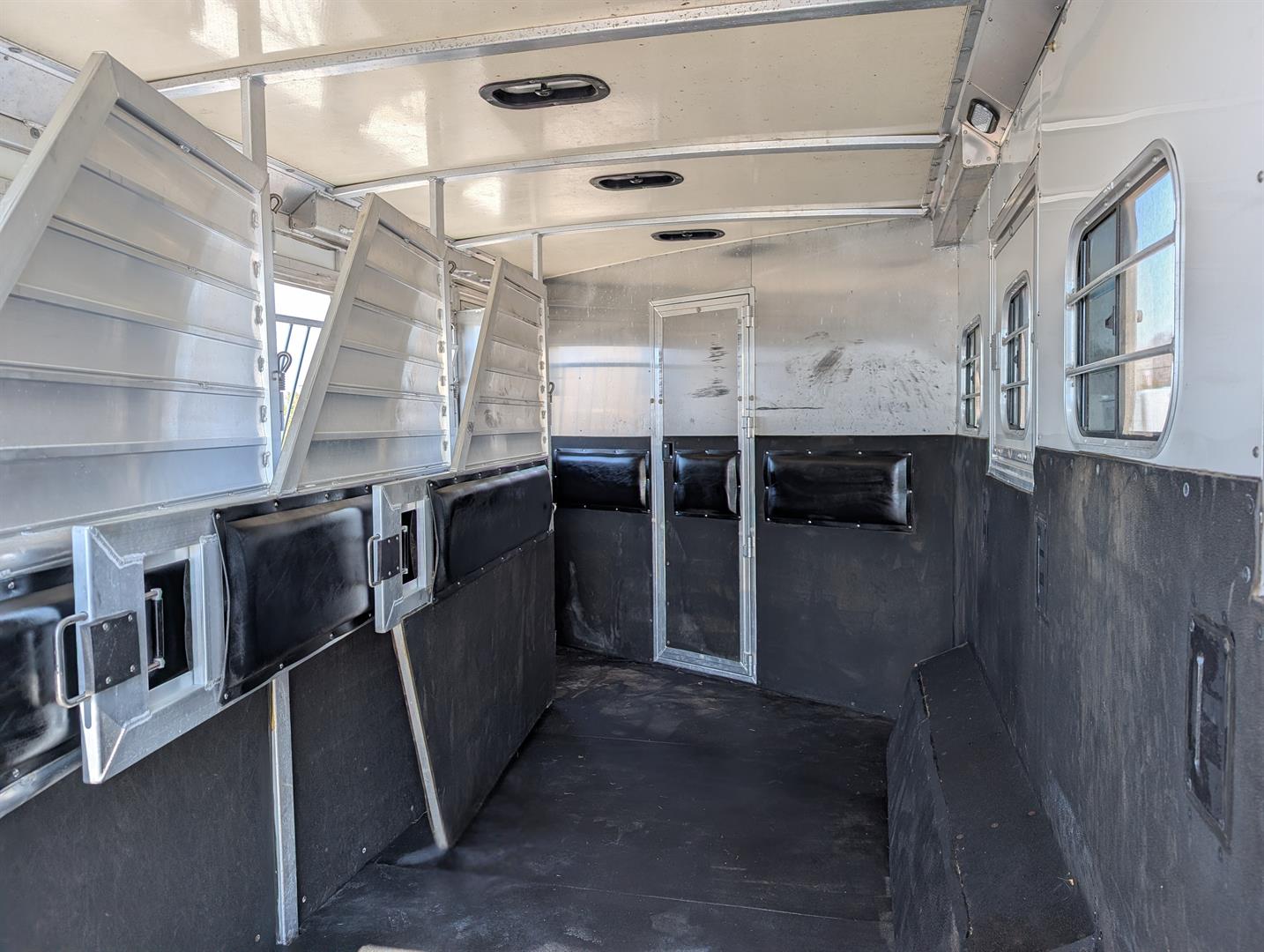 Used Gooseneck Horse Trailer 2005 Hart Horse Trailers 4H 12' LQ - Image 10