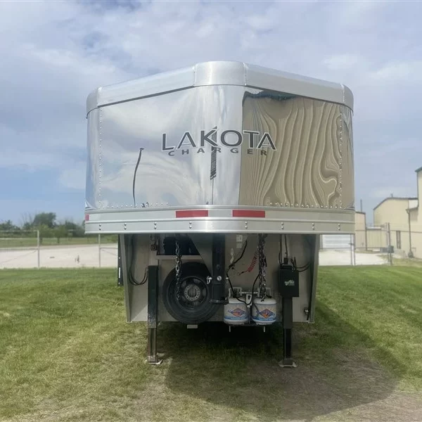 2020 LAKOTA C8315SR CHARGER 3H W/ 15’SW LQ & 6′ SLIDE-OUT GN
