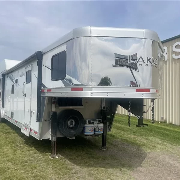 2020 LAKOTA C8315SR CHARGER 3H W/ 15’SW LQ & 6′ SLIDE-OUT GN - Image 6