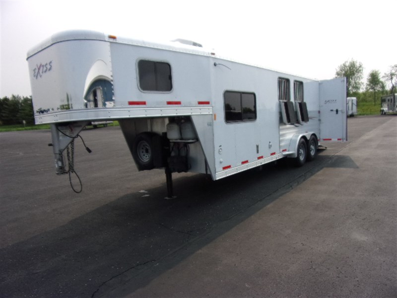 2018 Lakota 3HBPSL 3 Horse Trailer with 2′ Short Wall - Image 13