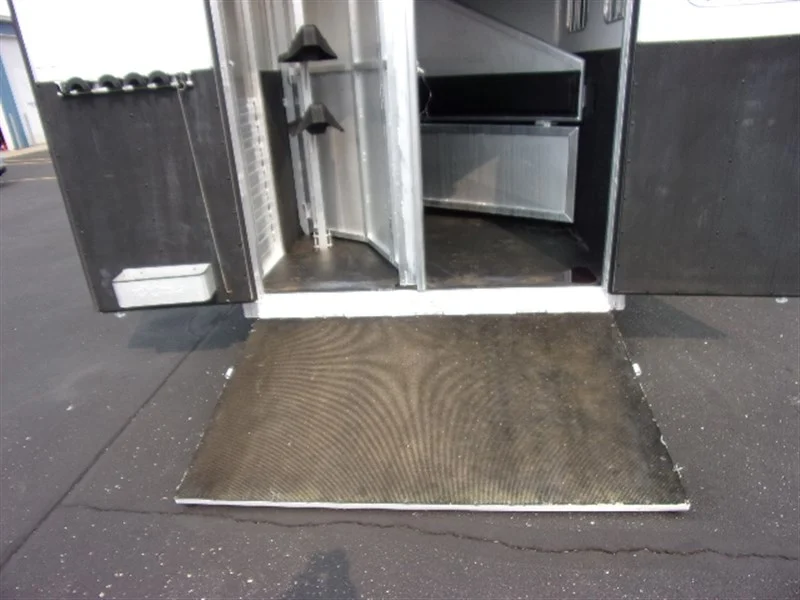 2018 Lakota 3HBPSL 3 Horse Trailer with 2′ Short Wall - Image 10