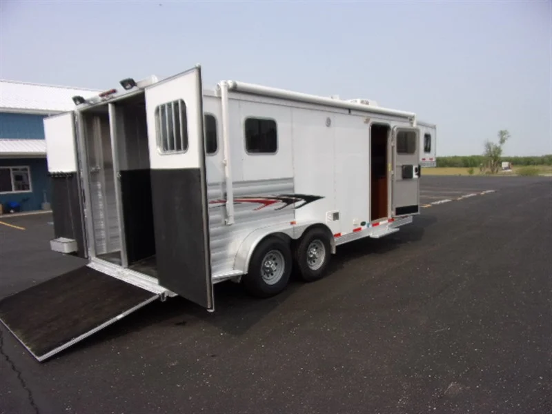 2018 Lakota 3HBPSL 3 Horse Trailer with 2′ Short Wall - Image 3