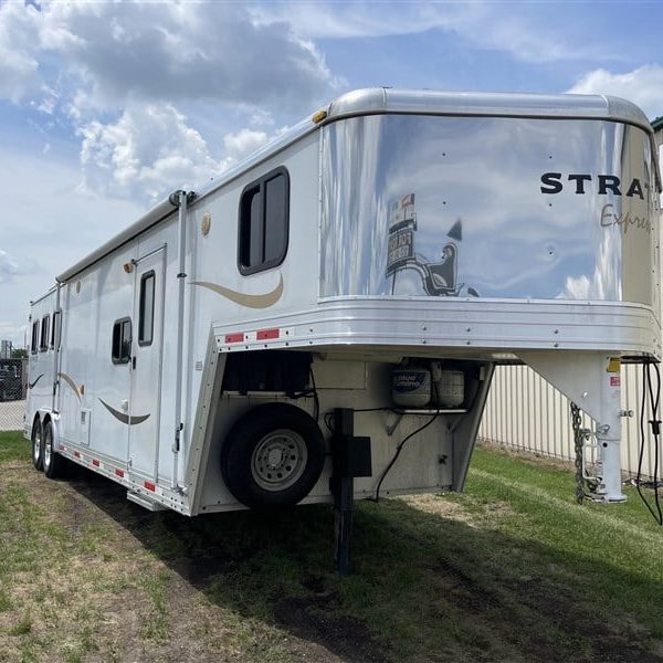 2020 LAKOTA C8315SR CHARGER 3H W/ 15’SW LQ & 6′ SLIDE-OUT GN - Image 9