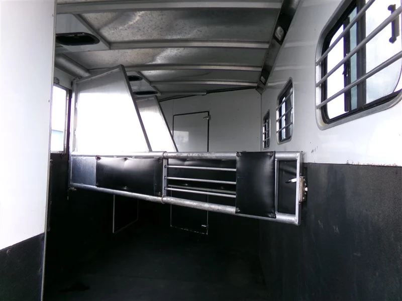 2004 Sundowner 3 Horse 727 GN - Image 4