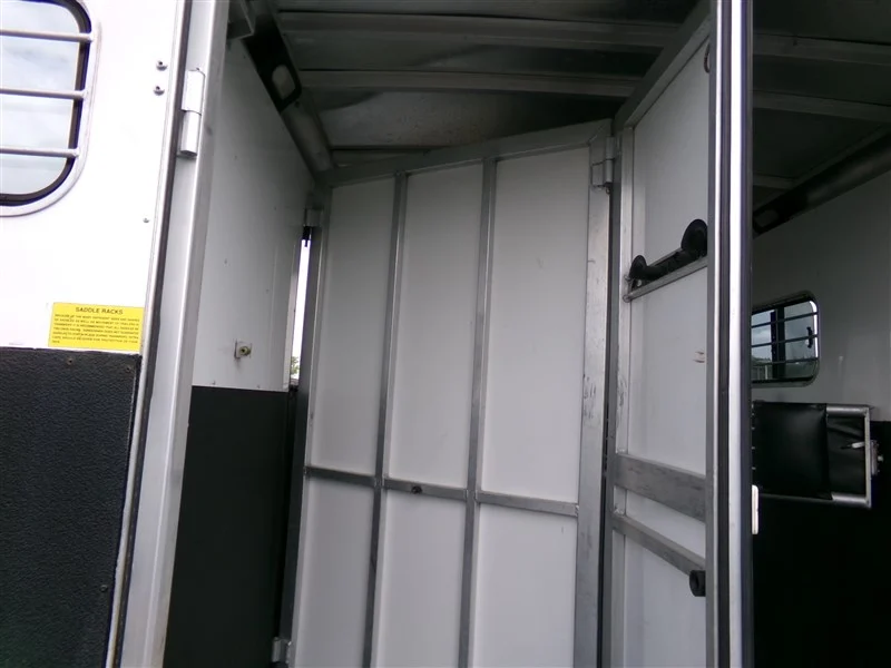 2004 Sundowner 3 Horse 727 GN - Image 5