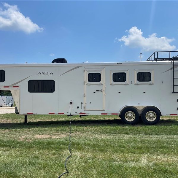 2021 LAKOTA AC39 3H W/ 9’SW LIVING QUARTERS GN