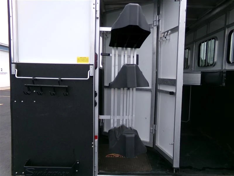 2011 Sundowner 3 Horse 6906 - Image 25