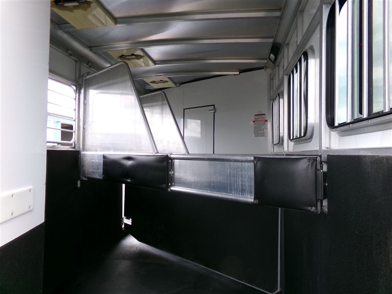 2011 Sundowner 3 Horse 6906 - Image 23