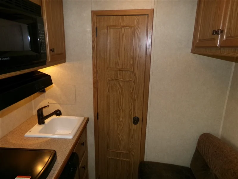 2011 Sundowner 3 Horse 6906 - Image 5