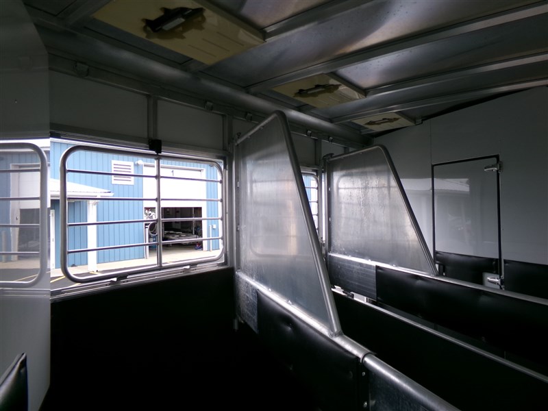 2011 Sundowner 3 Horse 6906 - Image 3