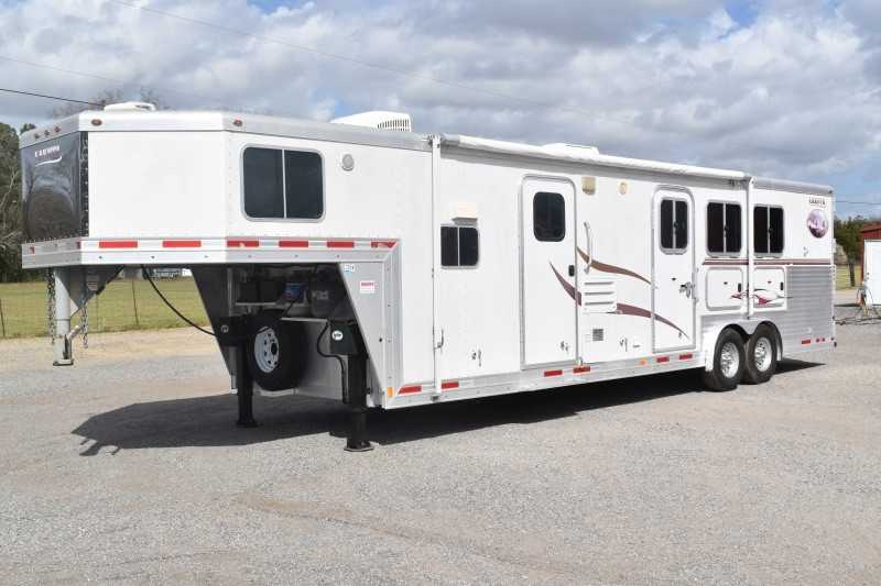 Used 2007 Lakota 8312LQ 3 Horse Trailer with 12′ Short Wall