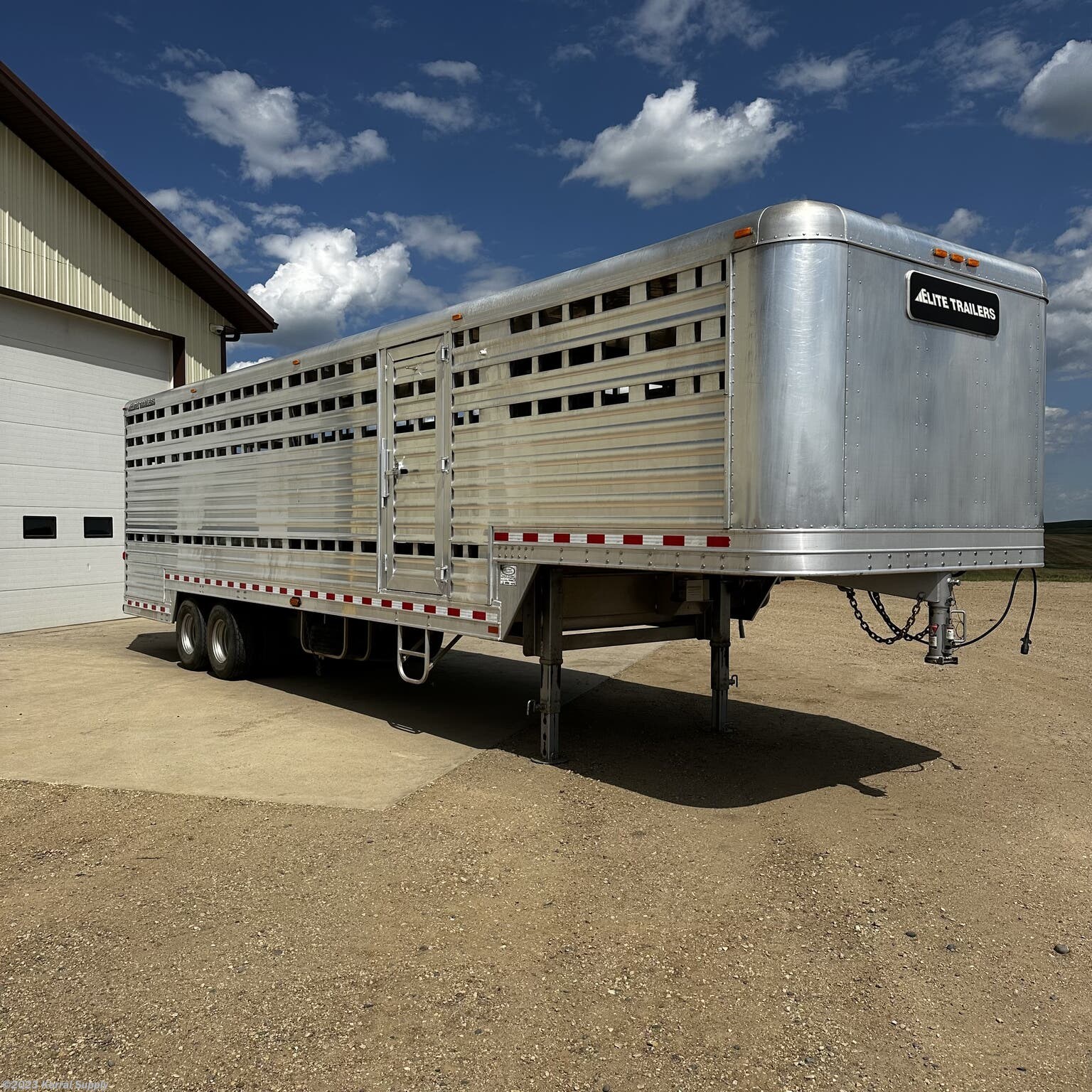 2018 Elite Trailers 34′ Ground Load - Image 4