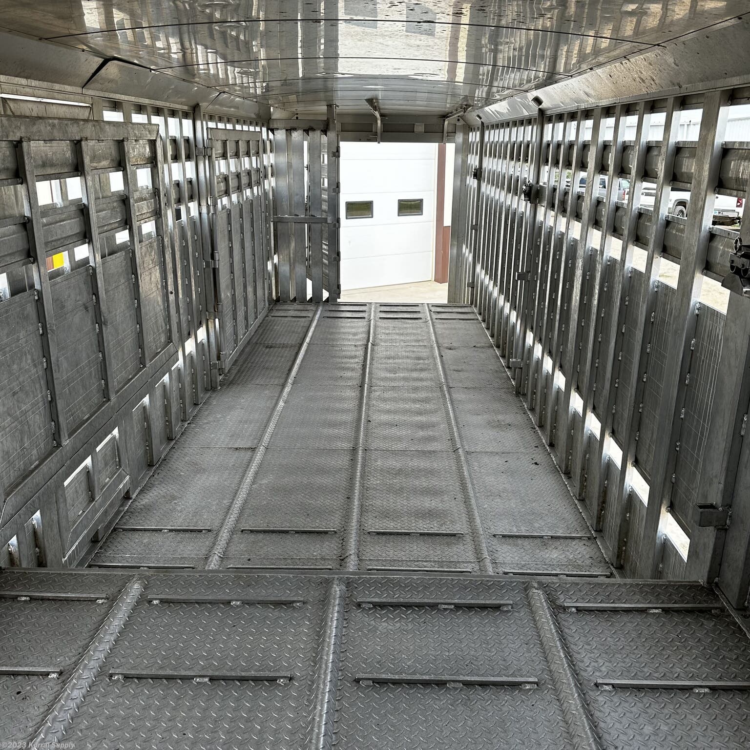 2018 Elite Trailers 34′ Ground Load - Image 2