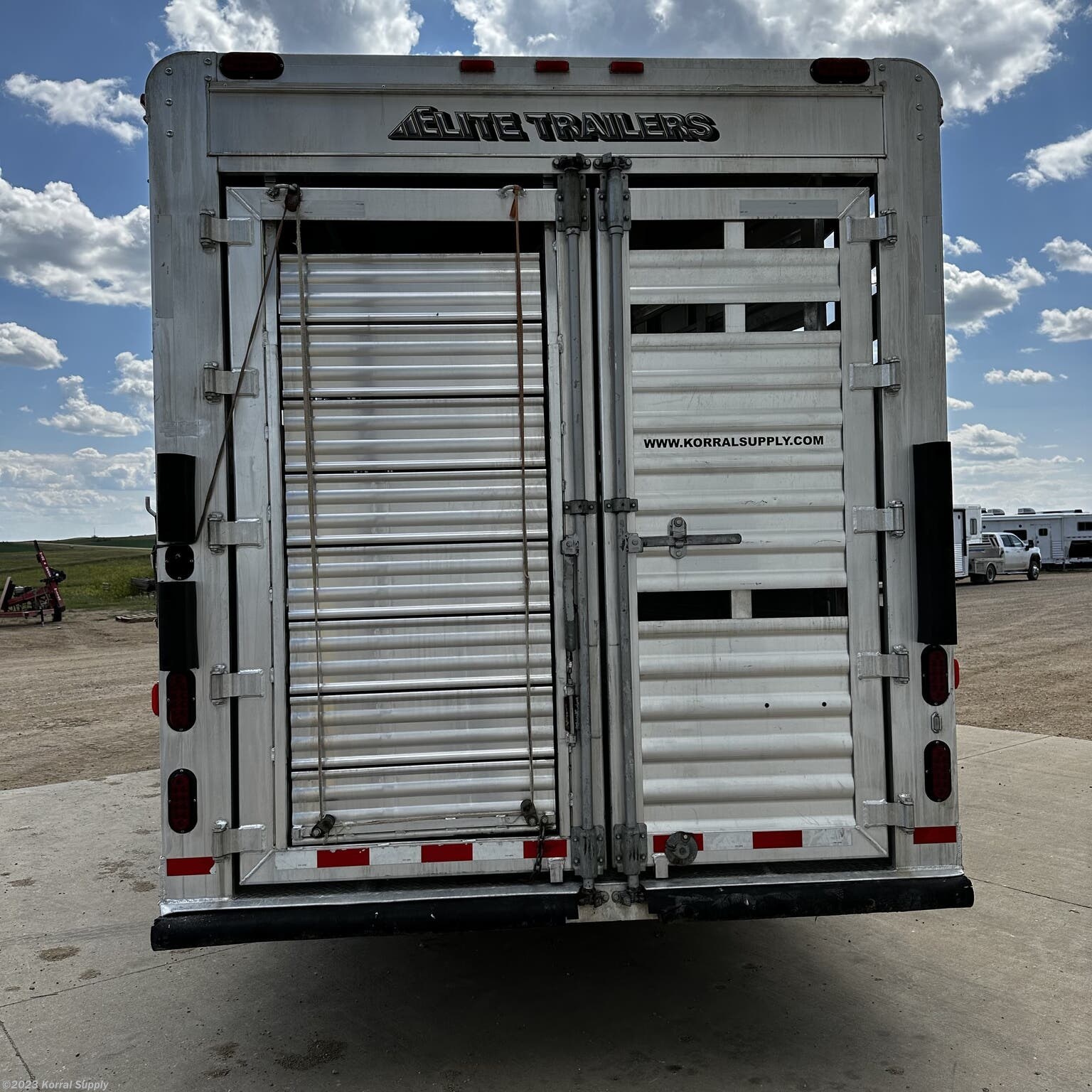 2018 Elite Trailers 34′ Ground Load - Image 17