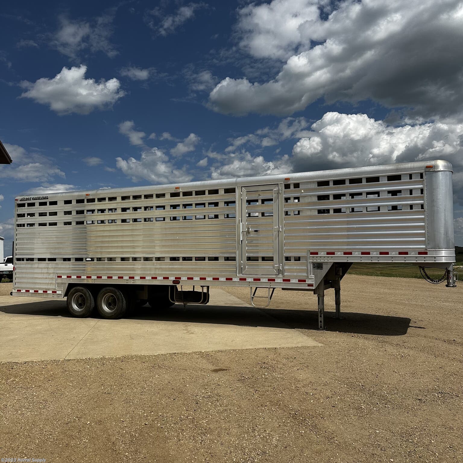 2018 Elite Trailers 34′ Ground Load - Image 15