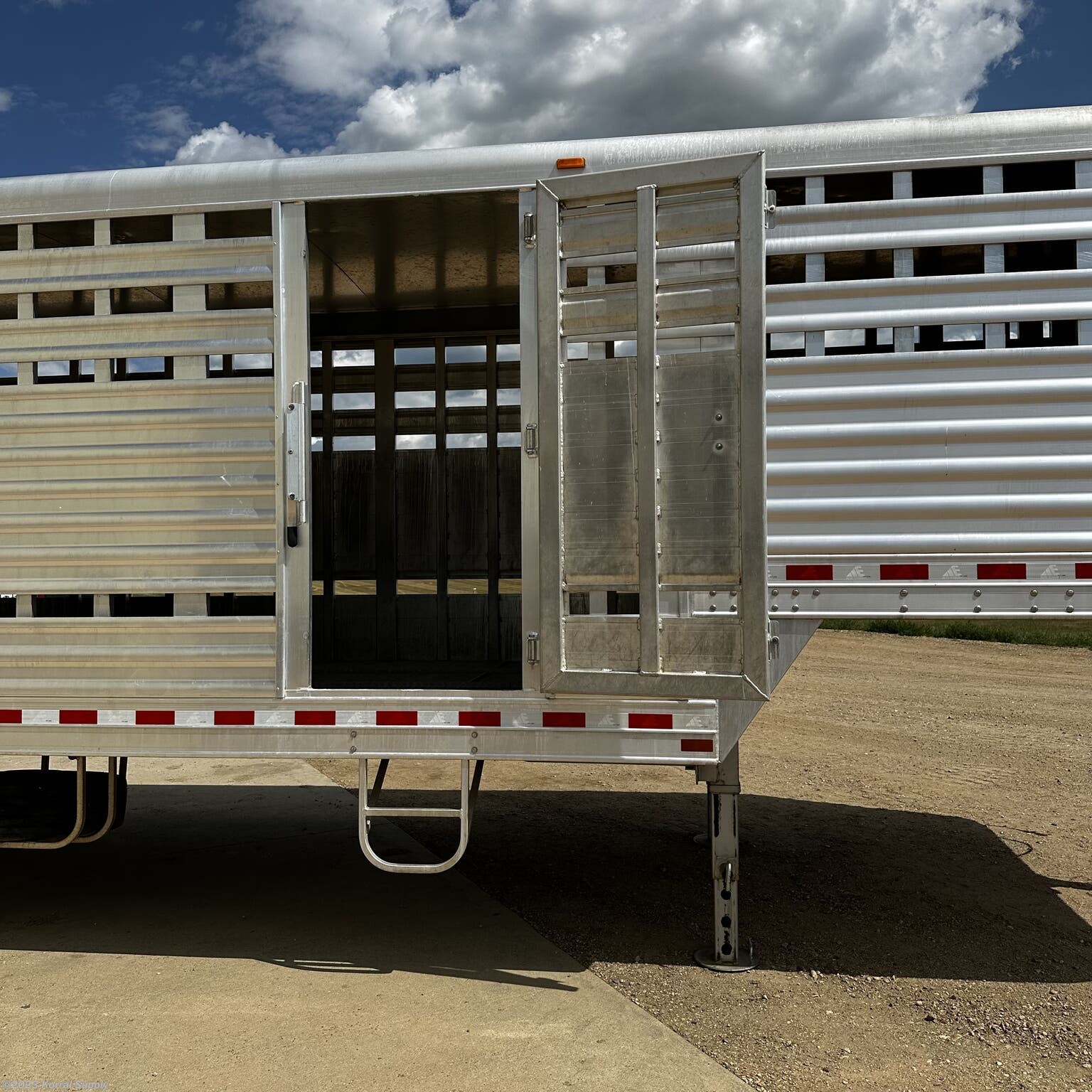 2018 Elite Trailers 34′ Ground Load - Image 14