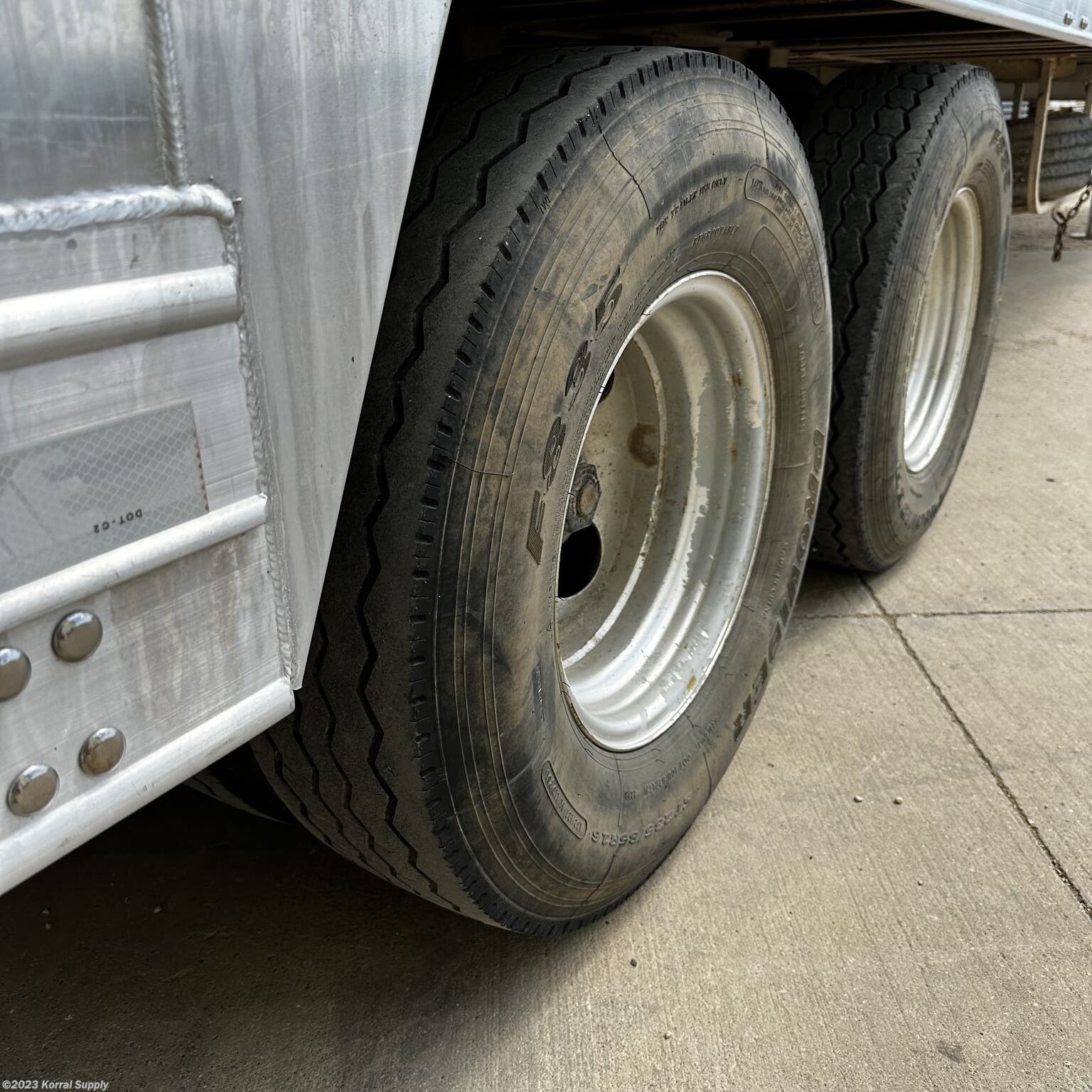 2018 Elite Trailers 34′ Ground Load - Image 13