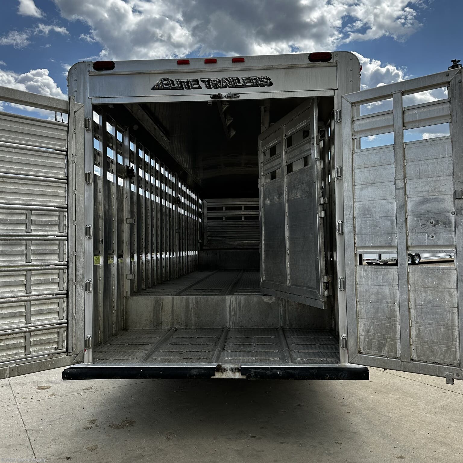 2018 Elite Trailers 34′ Ground Load - Image 11