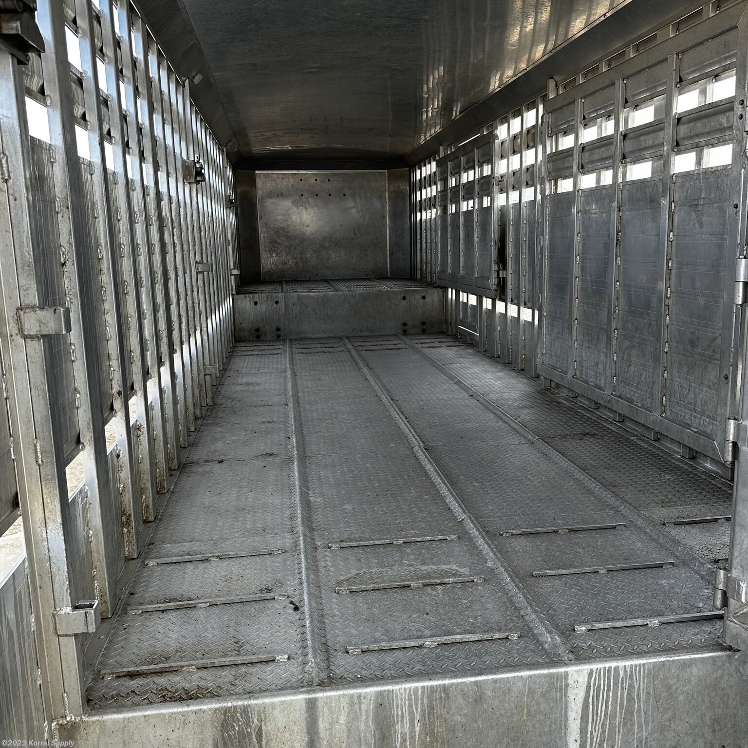 2018 Elite Trailers 34′ Ground Load - Image 10