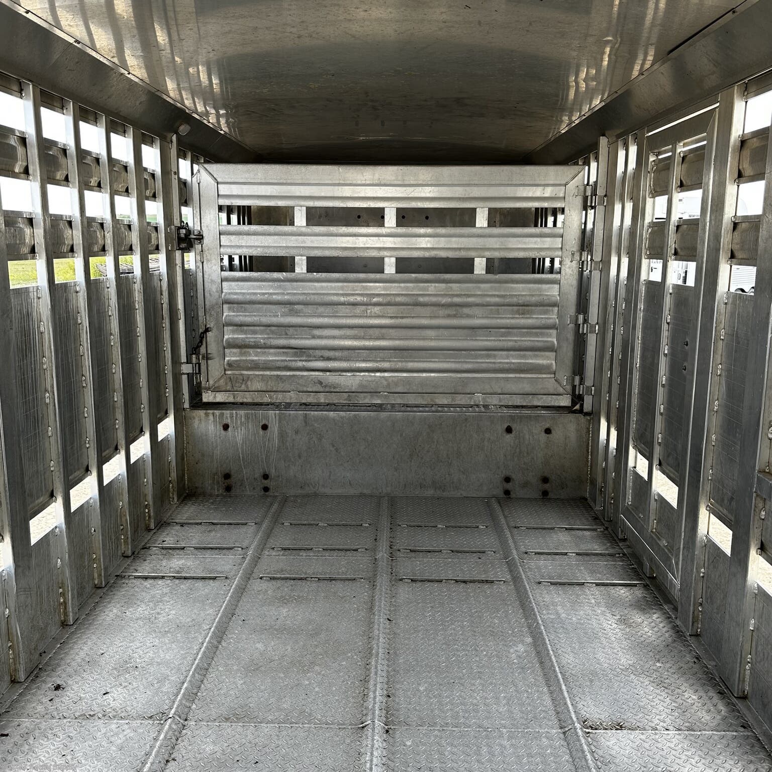 2018 Elite Trailers 34′ Ground Load - Image 9
