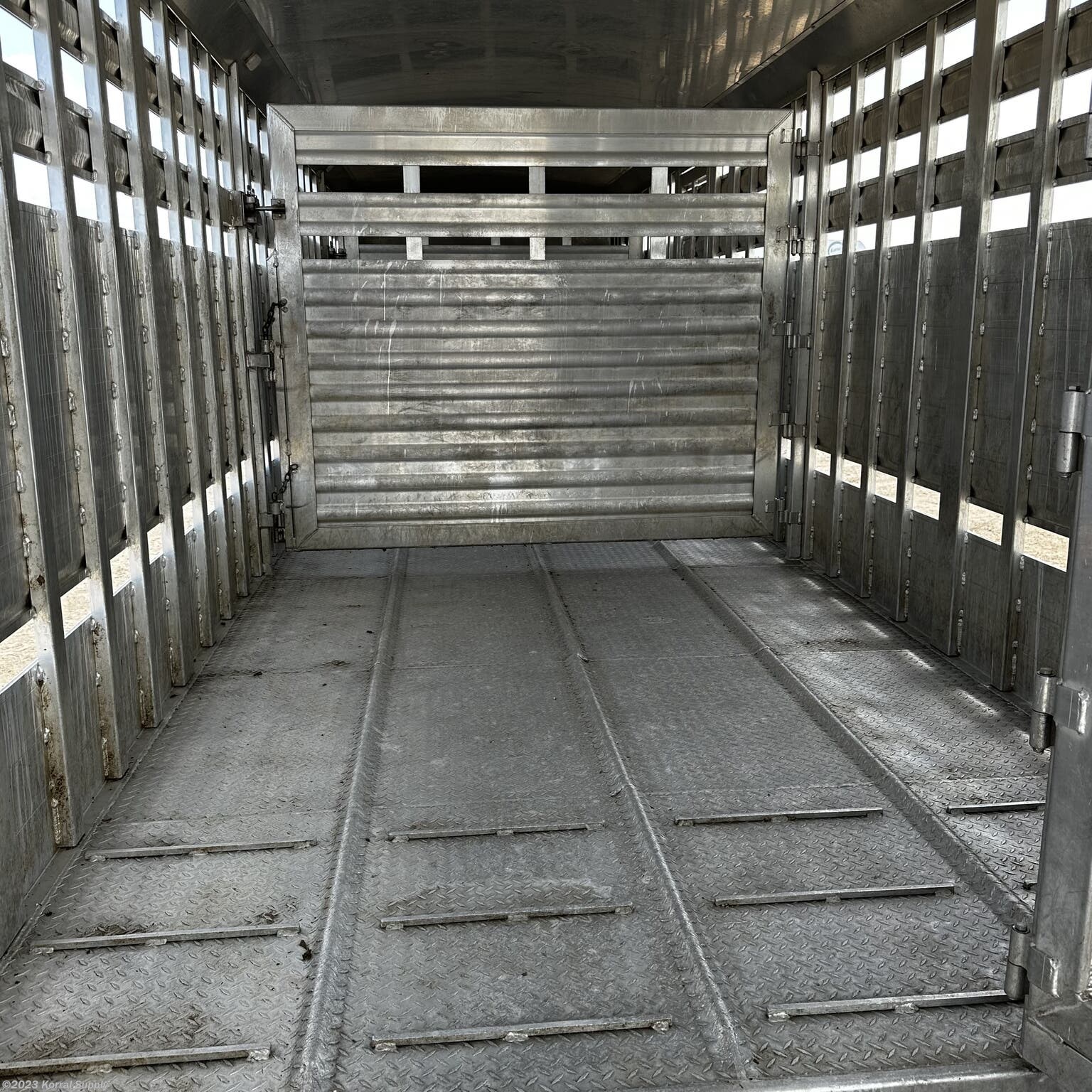 2018 Elite Trailers 34′ Ground Load - Image 8