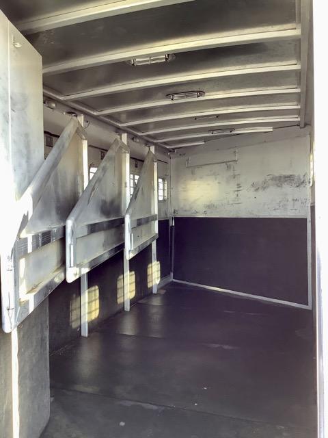 2001 EXISS 4 HORSE GOOSENECK HORSE TRAILER - Image 5