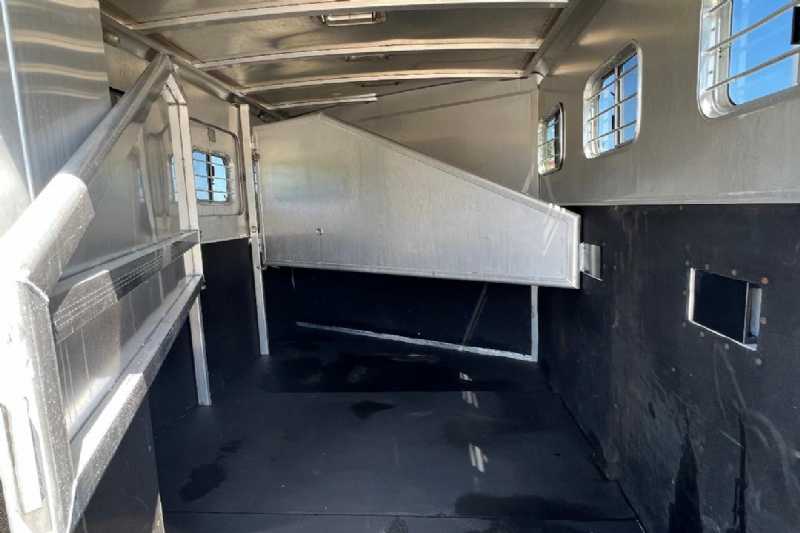 Used 2001 Exiss SS300 3 Horse Trailer with 4' Short Wall - Image 13