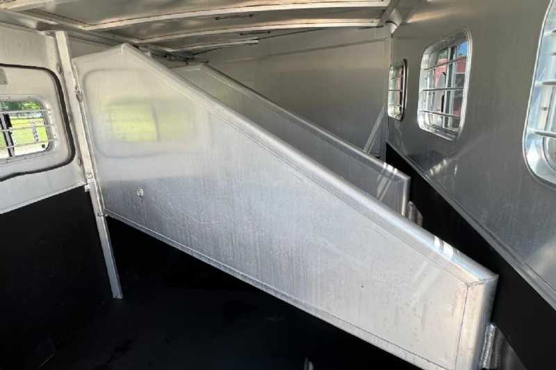 Used 2001 Exiss SS300 3 Horse Trailer with 4' Short Wall - Image 12
