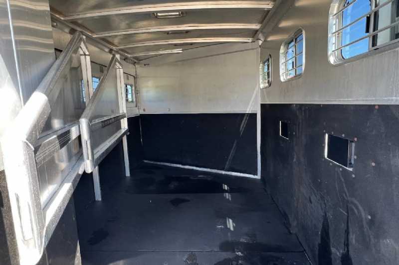 Used 2001 Exiss SS300 3 Horse Trailer with 4' Short Wall - Image 9