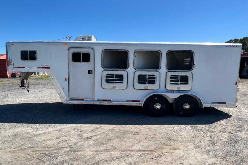 Used 2001 Exiss SS300 3 Horse Trailer with 4' Short Wall - Image 14