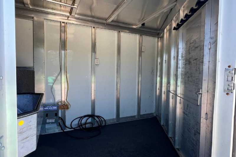 Used 2001 Exiss SS300 3 Horse Trailer with 4' Short Wall - Image 7