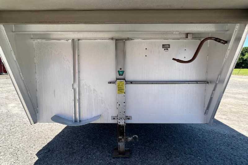 Used 2001 Exiss SS300 3 Horse Trailer with 4' Short Wall - Image 6