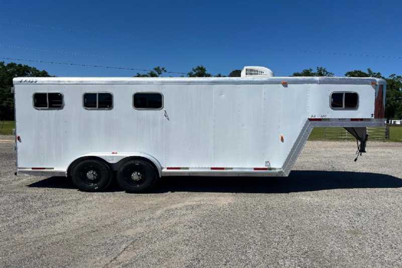 Used 2001 Exiss SS300 3 Horse Trailer with 4' Short Wall - Image 16