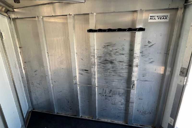 Used 2001 Exiss SS300 3 Horse Trailer with 4' Short Wall - Image 2