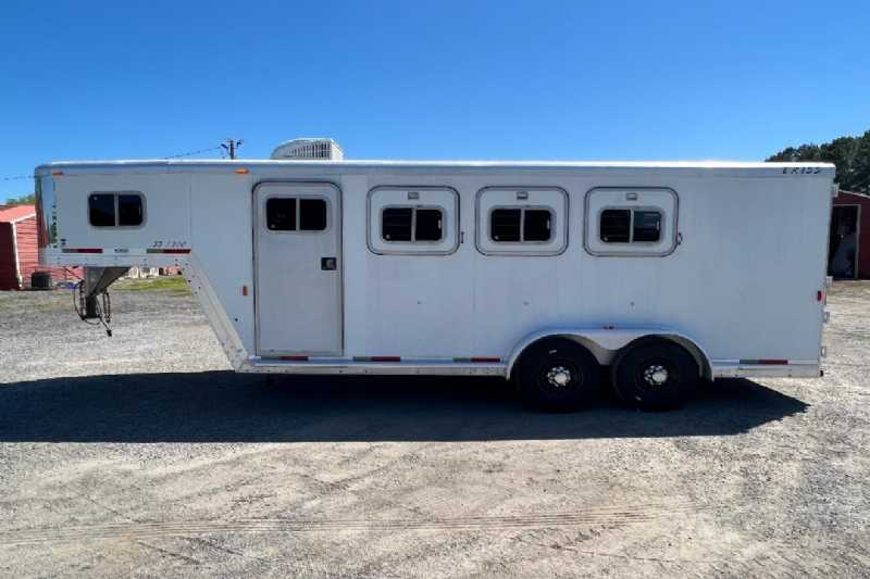 Used 2001 Exiss SS300 3 Horse Trailer with 4' Short Wall - Image 15