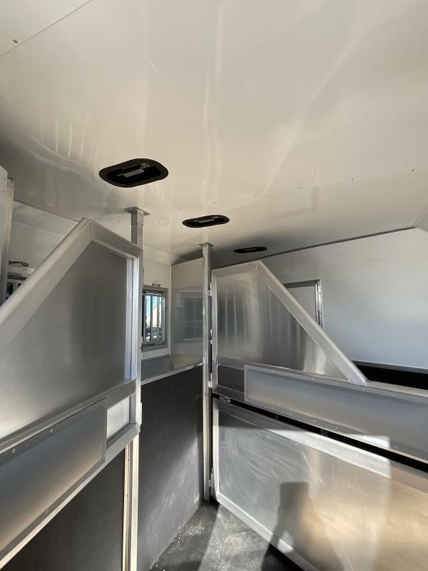 2022 SMC 3 HORSE GN TRAILER SL839DR 9′ SHORT WALL LIVING QUARTER HORSE TRAILER - Image 18