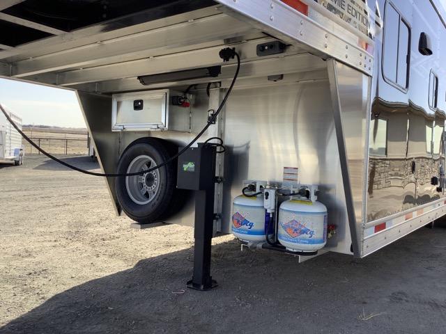 2022 SMC 3 HORSE GN TRAILER SL839DR 9′ SHORT WALL LIVING QUARTER HORSE TRAILER - Image 20