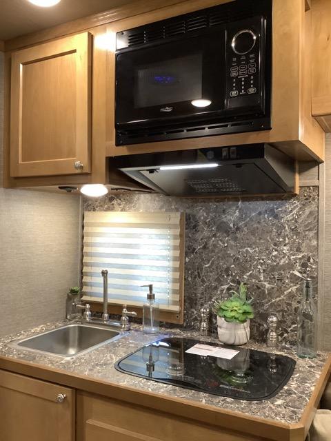 2022 SMC 3 HORSE GN TRAILER SL839DR 9′ SHORT WALL LIVING QUARTER HORSE TRAILER - Image 10
