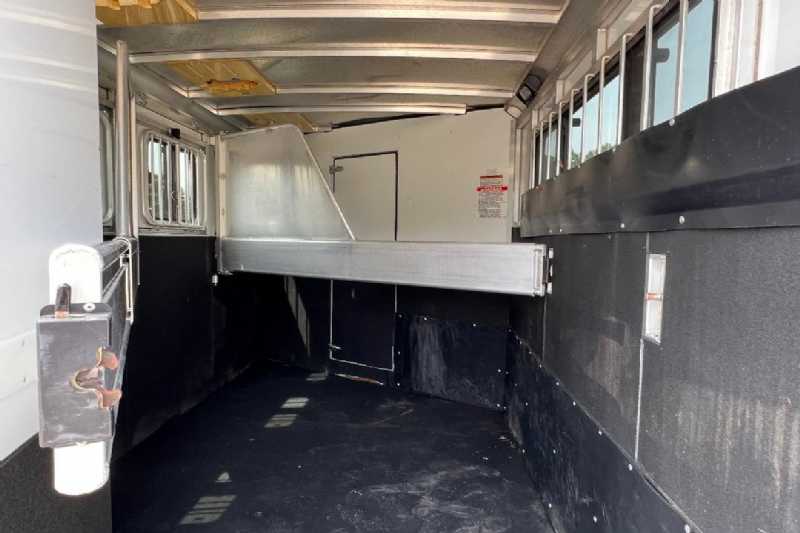 Used 2011 Sundowner 6904 3 Horse Trailer with 4' Short Wall - Image 7