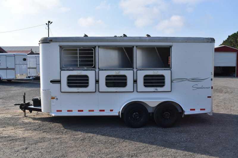 2005 Sundowner 3HSBP 3 Horse Trailer - Image 10