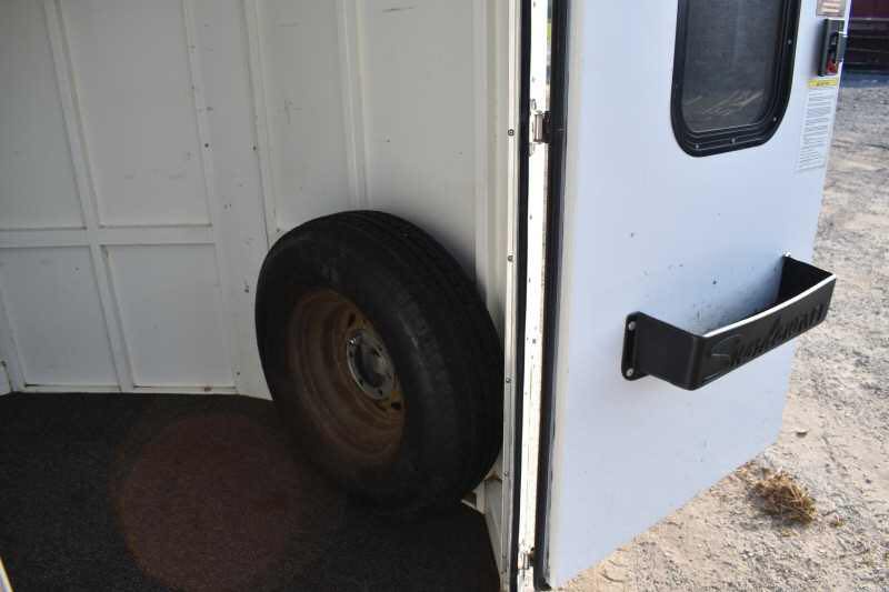 2005 Sundowner 3HSBP 3 Horse Trailer - Image 9