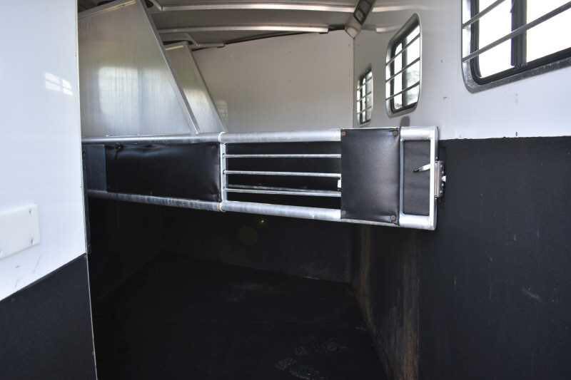 2005 Sundowner 3HSBP 3 Horse Trailer - Image 6