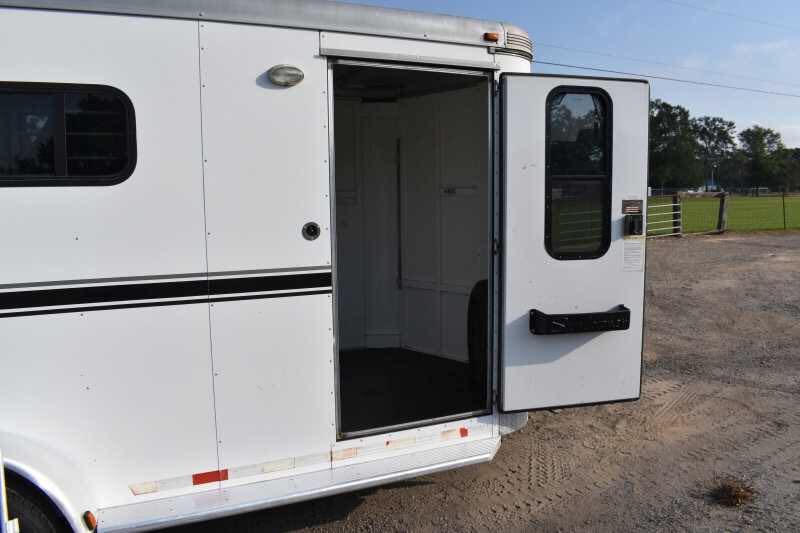 2005 Sundowner 3HSBP 3 Horse Trailer - Image 19