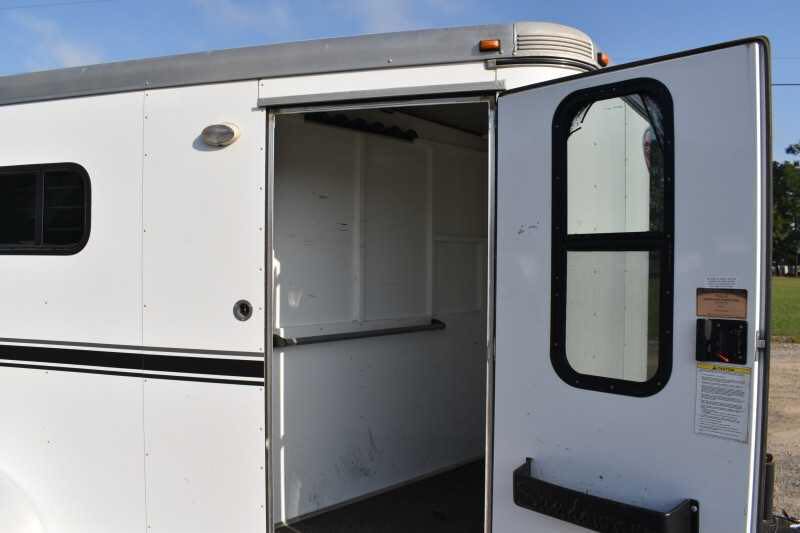 2005 Sundowner 3HSBP 3 Horse Trailer - Image 17