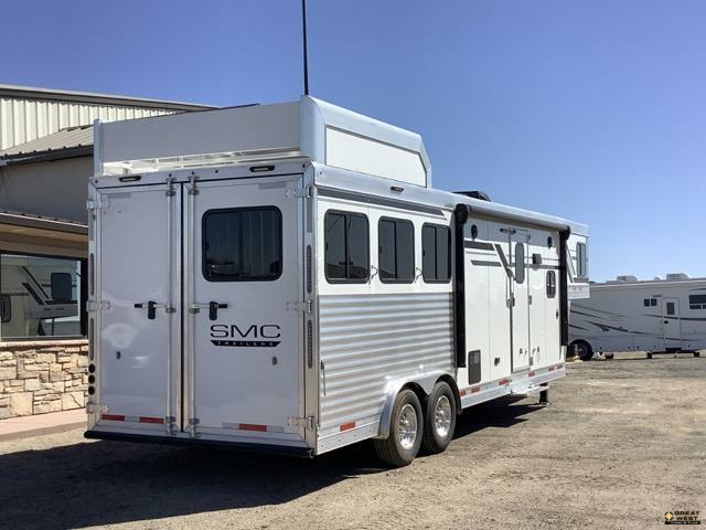 2023 SMC 3 HORSE LIVING QUARTER TRAILER WITH 10FT SHORT WALL & NO SLIDEOUT - Image 3