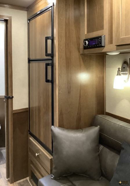 2023 SMC 3 HORSE LIVING QUARTER TRAILER WITH 10FT SHORT WALL & NO SLIDEOUT - Image 10