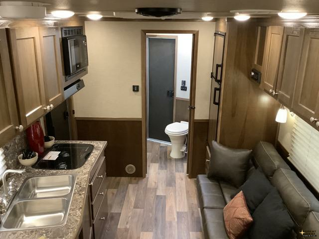 2023 SMC 3 HORSE LIVING QUARTER TRAILER WITH 10FT SHORT WALL & NO SLIDEOUT - Image 8