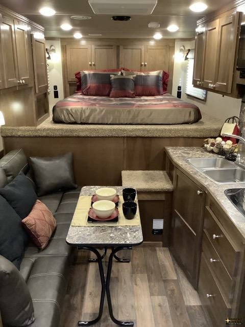 2023 SMC 3 HORSE LIVING QUARTER TRAILER WITH 10FT SHORT WALL & NO SLIDEOUT - Image 11